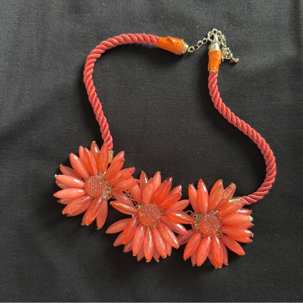 Elegant Floral Jewelry Set - Picture 4 of 4